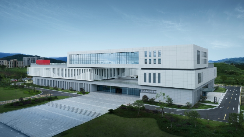 錯落的城市立方，共享的垂直疊院——翁源縣檔案館和行政服務(wù)中心項目